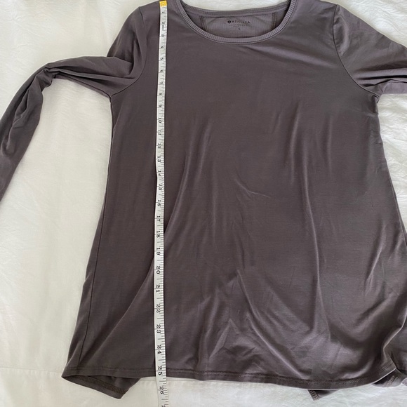 Athleta  Flagstone Gray Essence semi fit split back long sleeve tee sz S - Picture 4 of 6